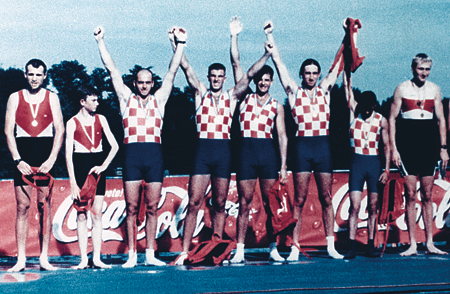 Zlatna medalja u četvercu sa kormilarom na Nations cupu u Milanu 1997., veslali su: Vjekoslav Bobić i Marko Dragičević(oba JZD) sa veslačem Jadrana iz Rijeke Marinom Perinićem i Croatije iz Zagreba Igorom Francetićem sa kormilarom Silvijom Petriškom, također iz Croatije.